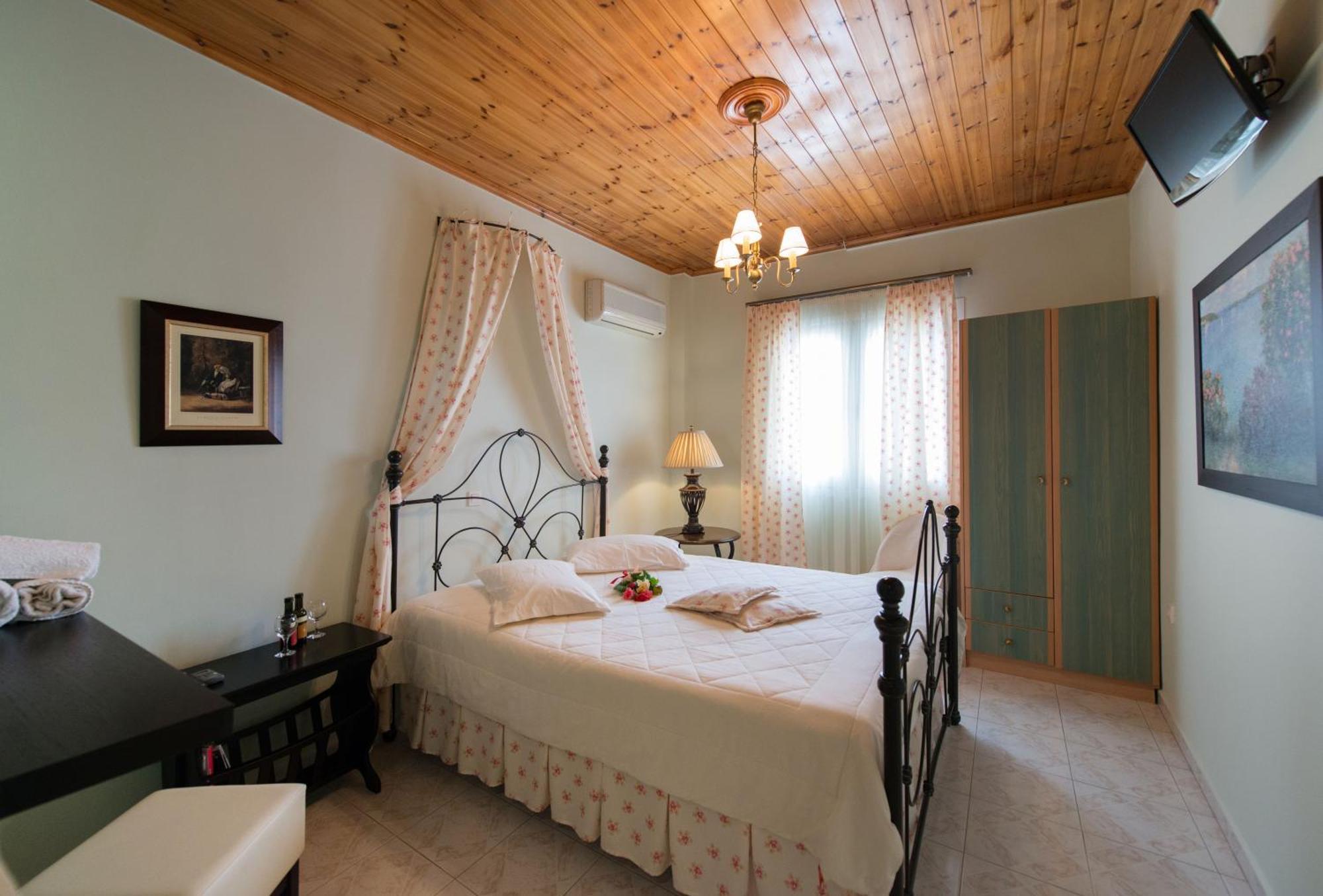 Katerina Holiday Studios Никиана Екстериор снимка