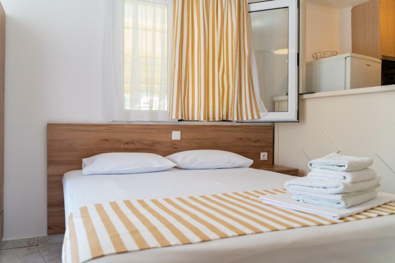 Katerina Holiday Studios Никиана Екстериор снимка