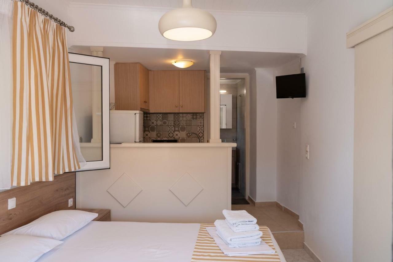Katerina Holiday Studios Никиана Екстериор снимка