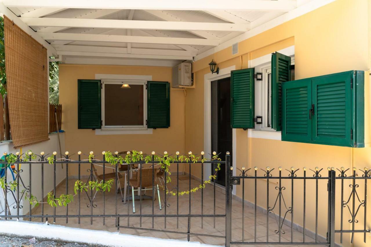 Katerina Holiday Studios Никиана Екстериор снимка