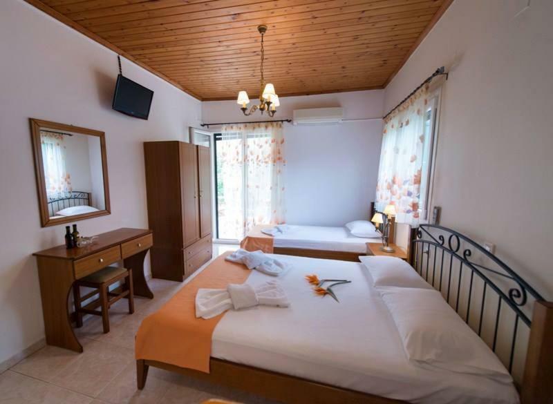 Katerina Holiday Studios Никиана Екстериор снимка