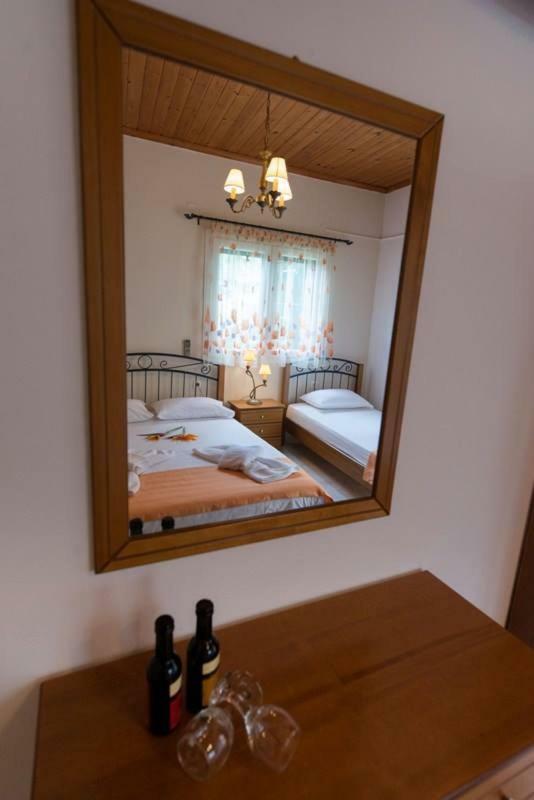 Katerina Holiday Studios Никиана Екстериор снимка